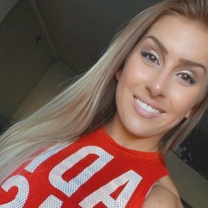 Meet your Posher, Caitlin